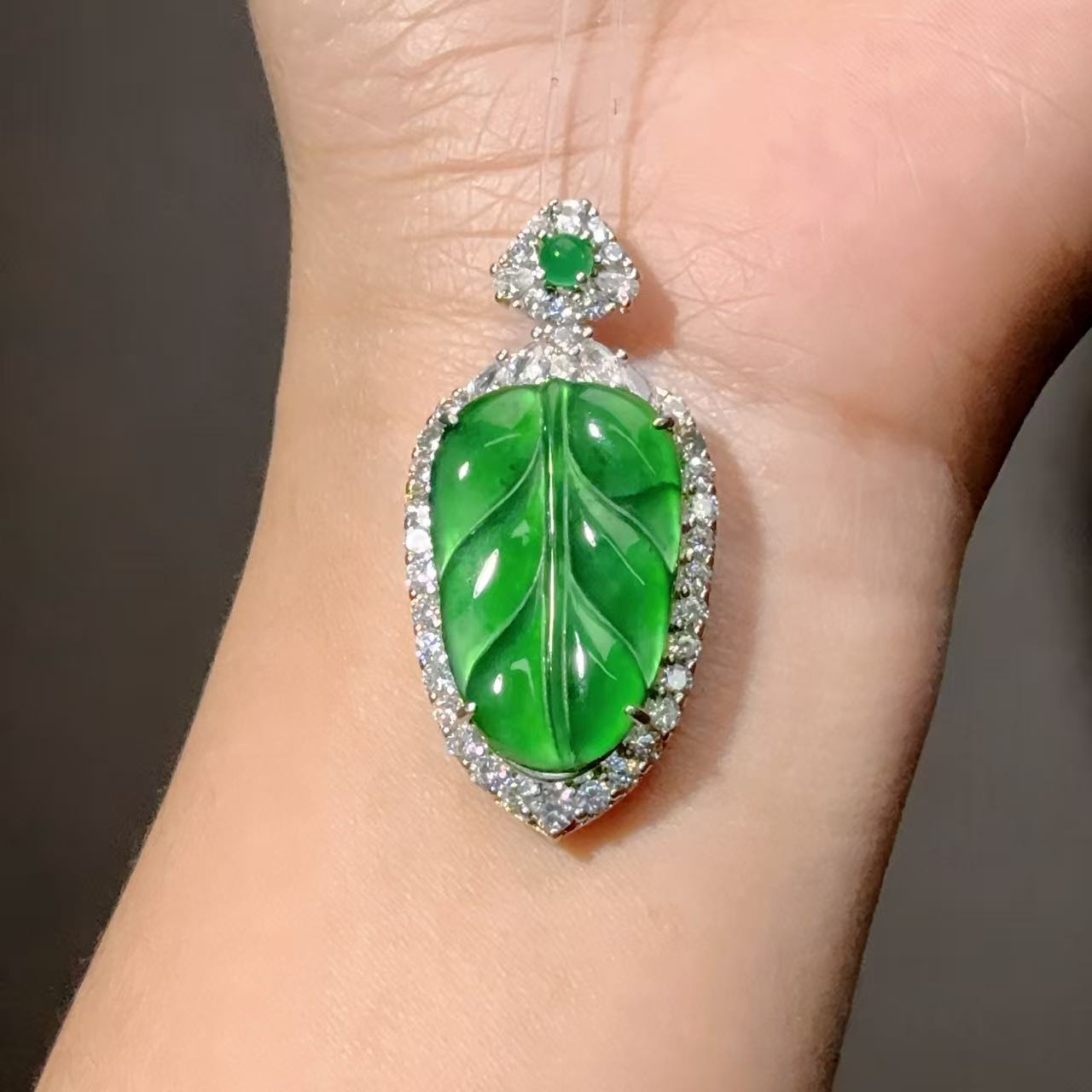 037 jadeite Lucky Charm Pendant2025 Energy High Quality Fashion Jewelry Feng Shui Beads Magnetic Gift